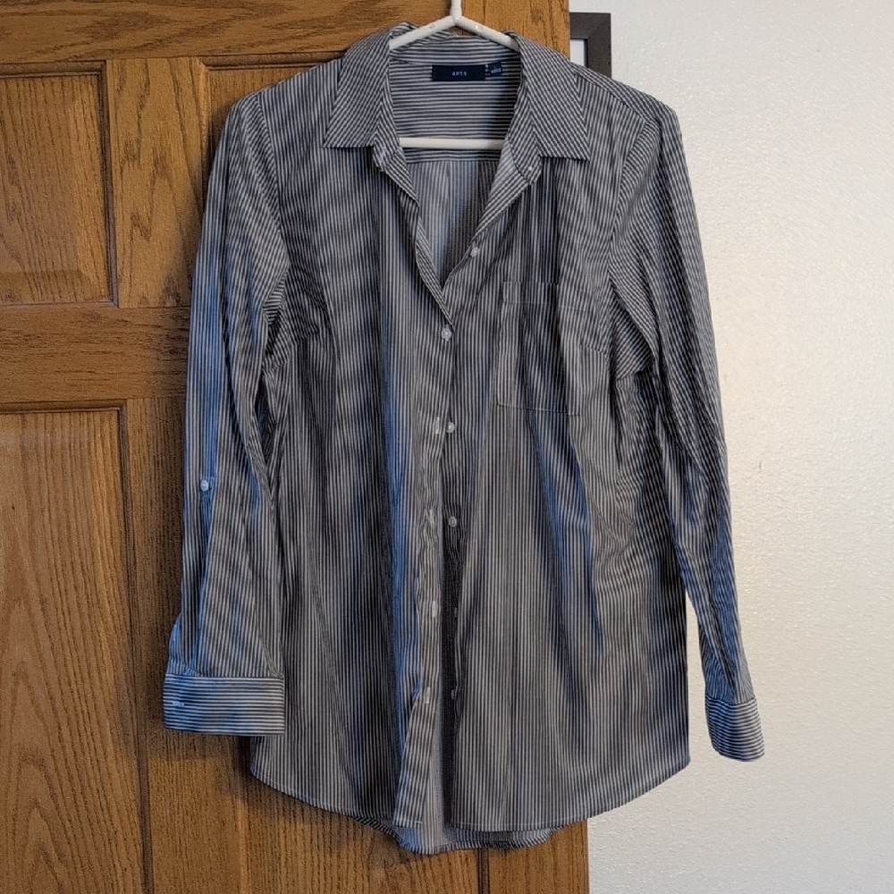 DKNY Men's Black and White Pinstripe Shirt